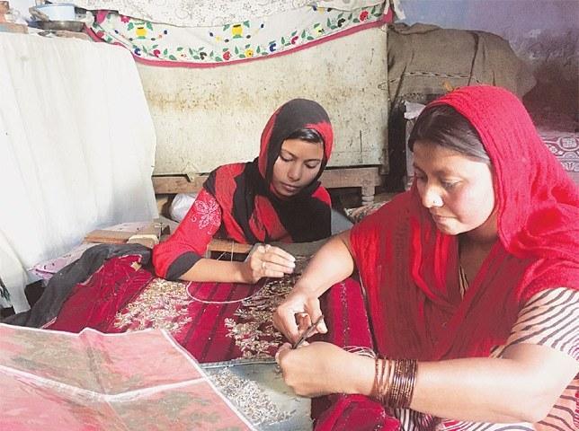 Hand Bead Embroidery, Weaving Together the Fabric of India - trunkin.in