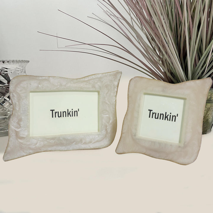 Decorative Style Photo Frame Resin Set of 2 Table Photo / White