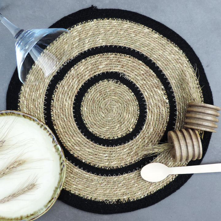 Trunkin' Natural & Black Jute placemat set of 4 in basket